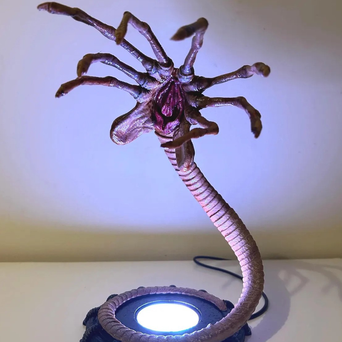 Lampe Alien Facehugger, veille - Home Lighting And Decor avis et prix
