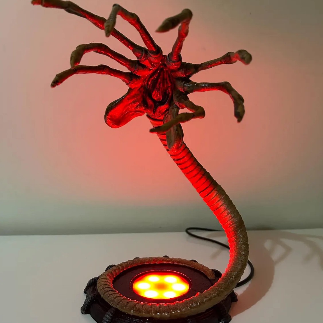 Lampe Alien Facehugger, veille - Home Lighting And Decor avis et prix